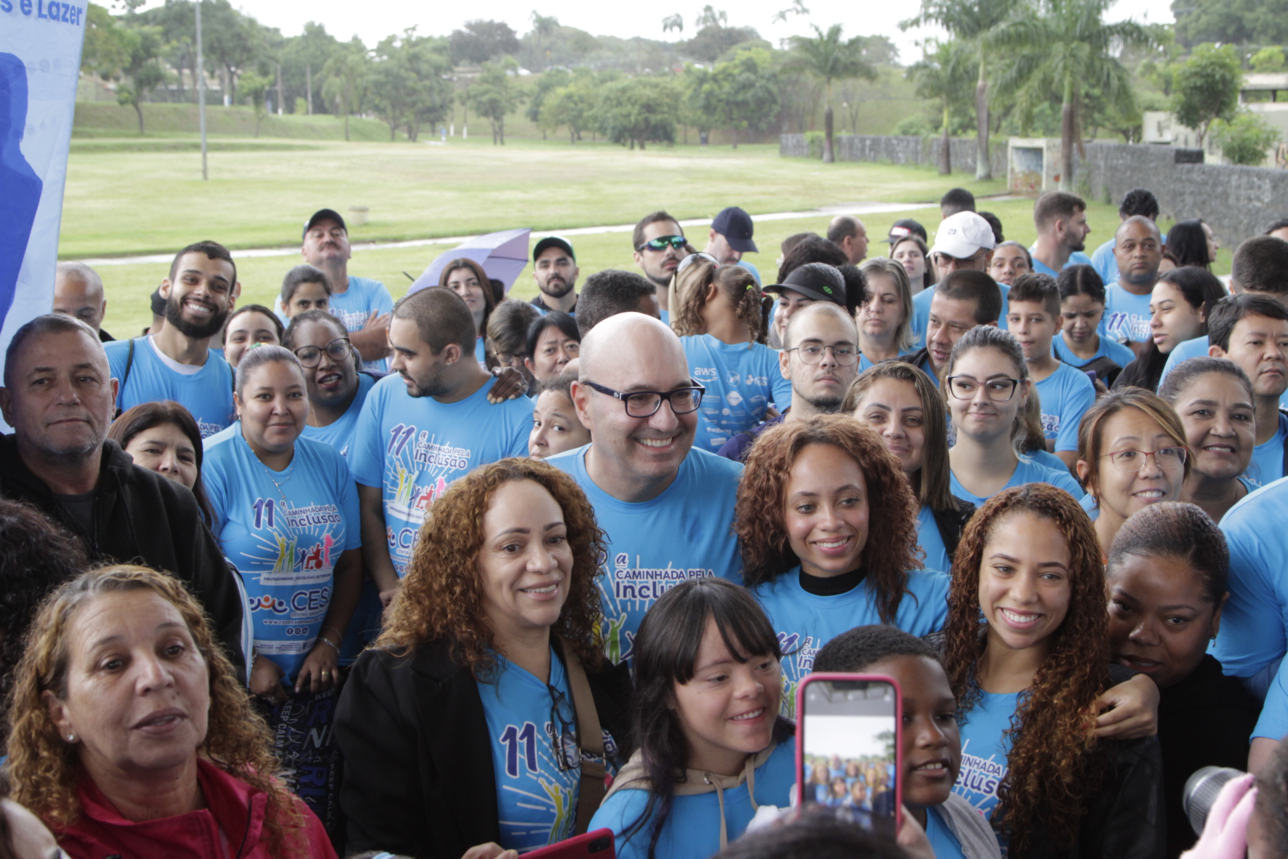 O prefeito Dário Saadi participou da Caminhada de 2024: a proposta é reunir famílias, apoiadores e a comunidade em geral em um ato público de valorização da inclusão