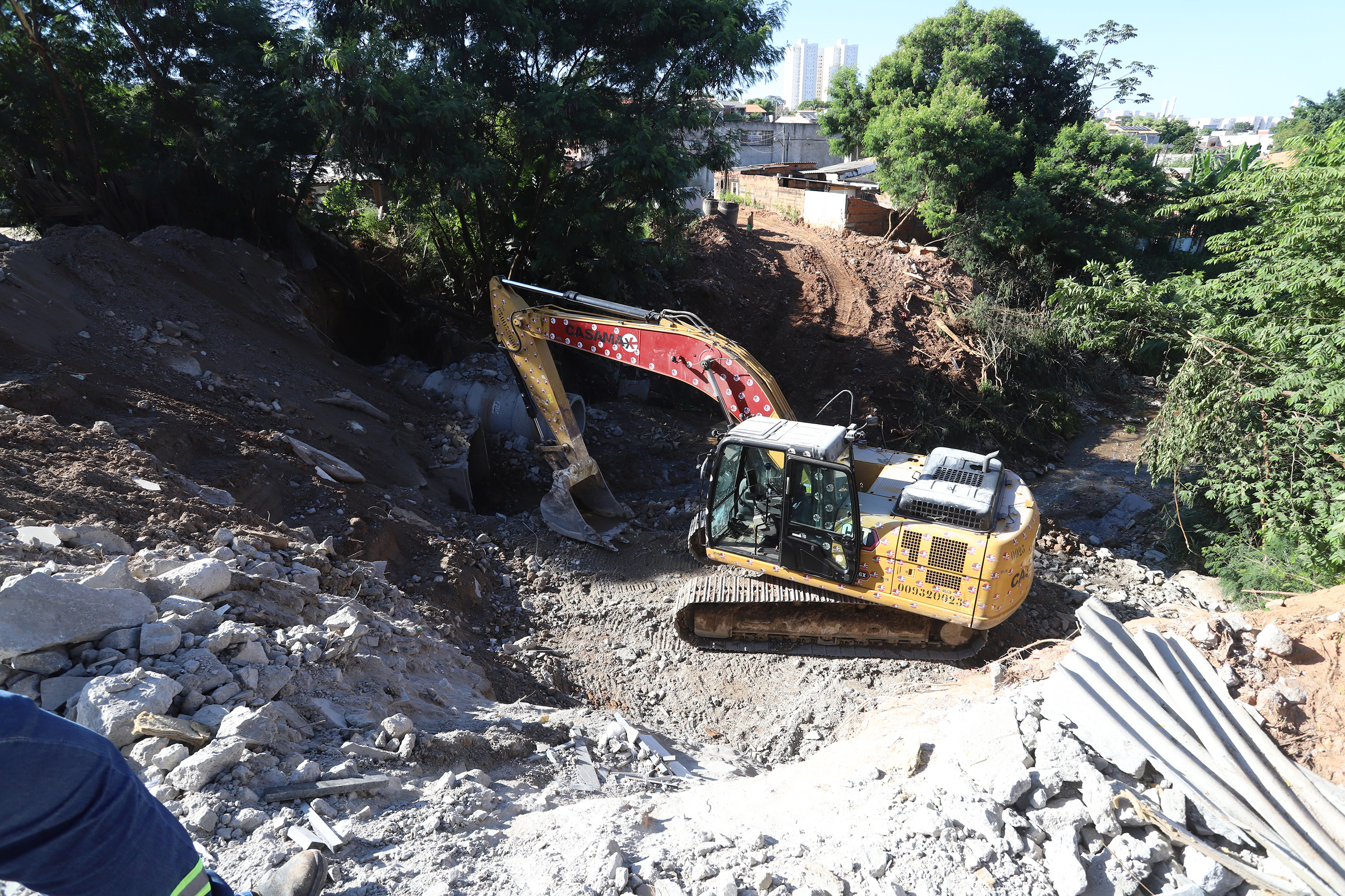 No local havia risco de erosão na área, por isso foi feita a recomposição da encosta