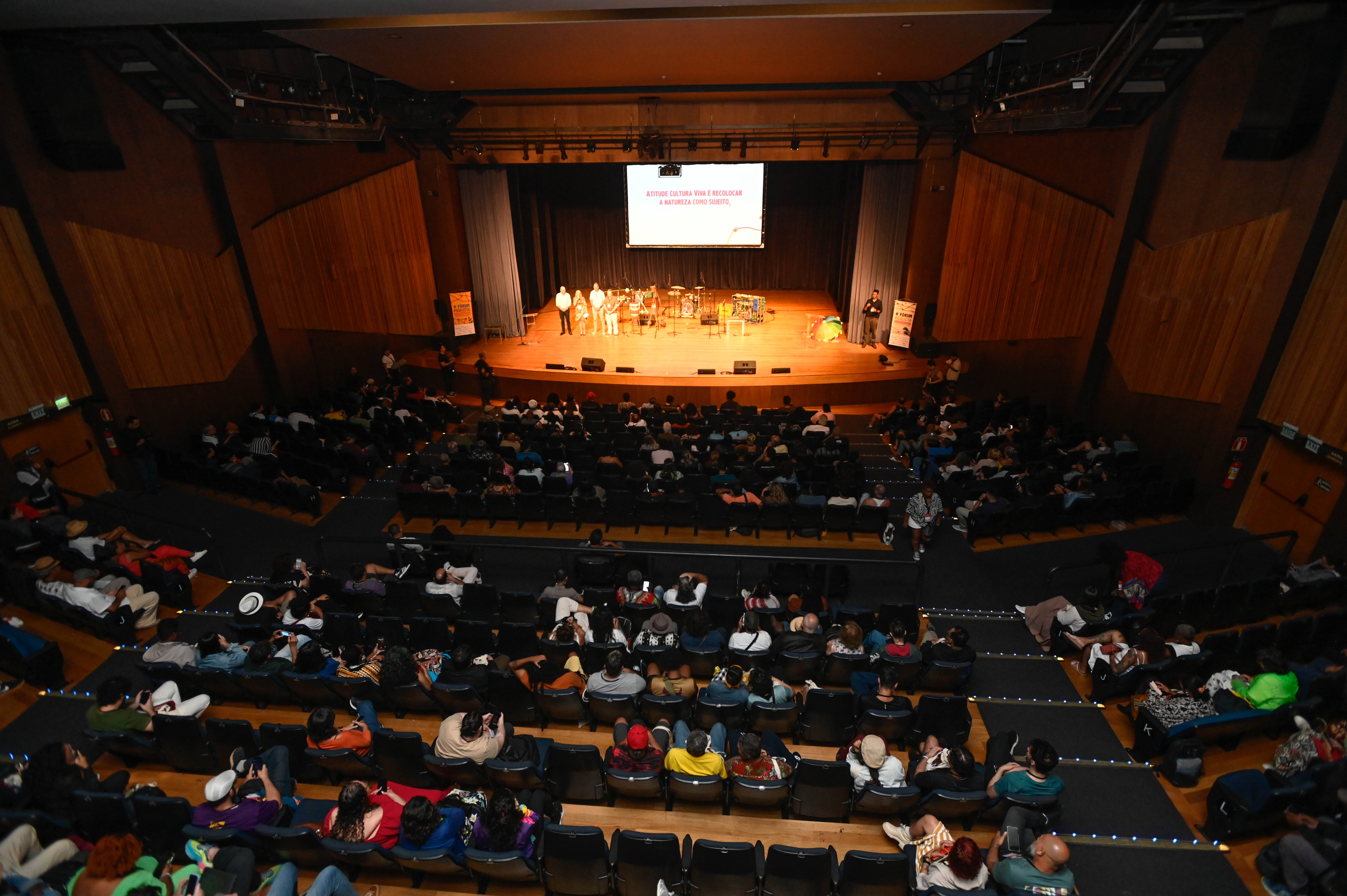 Evento foi realizado no Teatro Castro Mendes