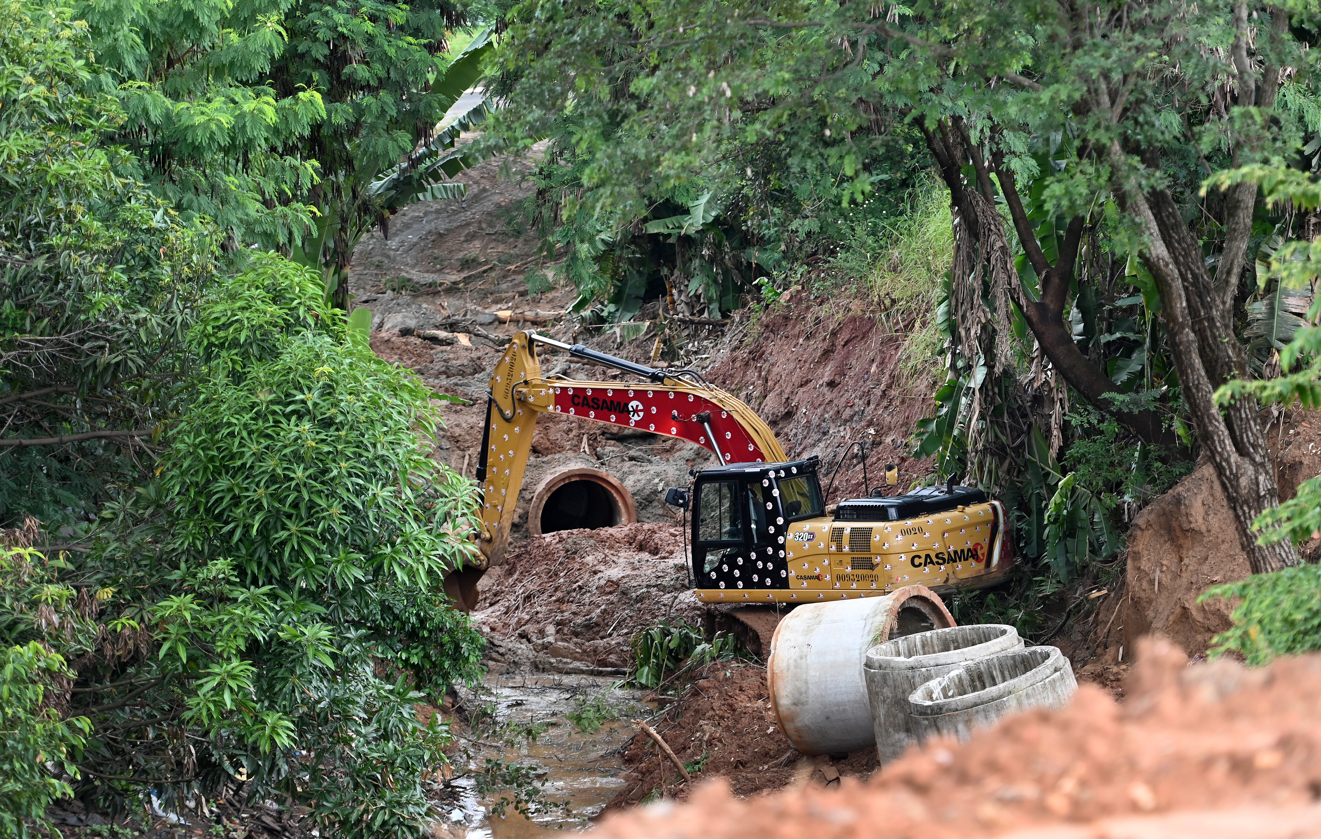 No Parque Santa Bárbara, as galerias vão captar e escoar água que vem da SP-101