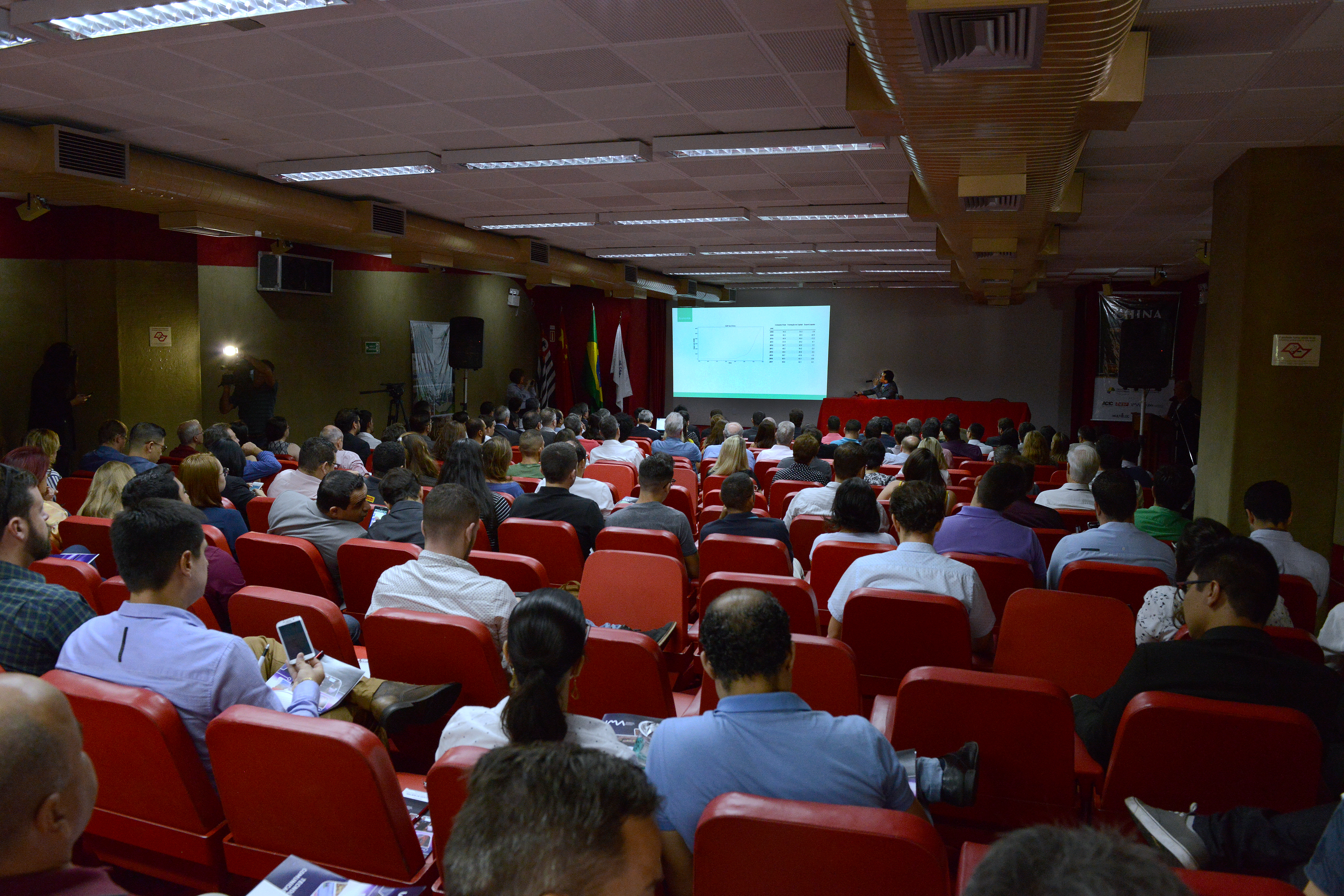 Interessados podem se inscrever e enviar as contribuições on-line até a véspera da data da audiência e também apresentá-las presencialmente durante a própria reunião, dia 21, no Salão Vermelho