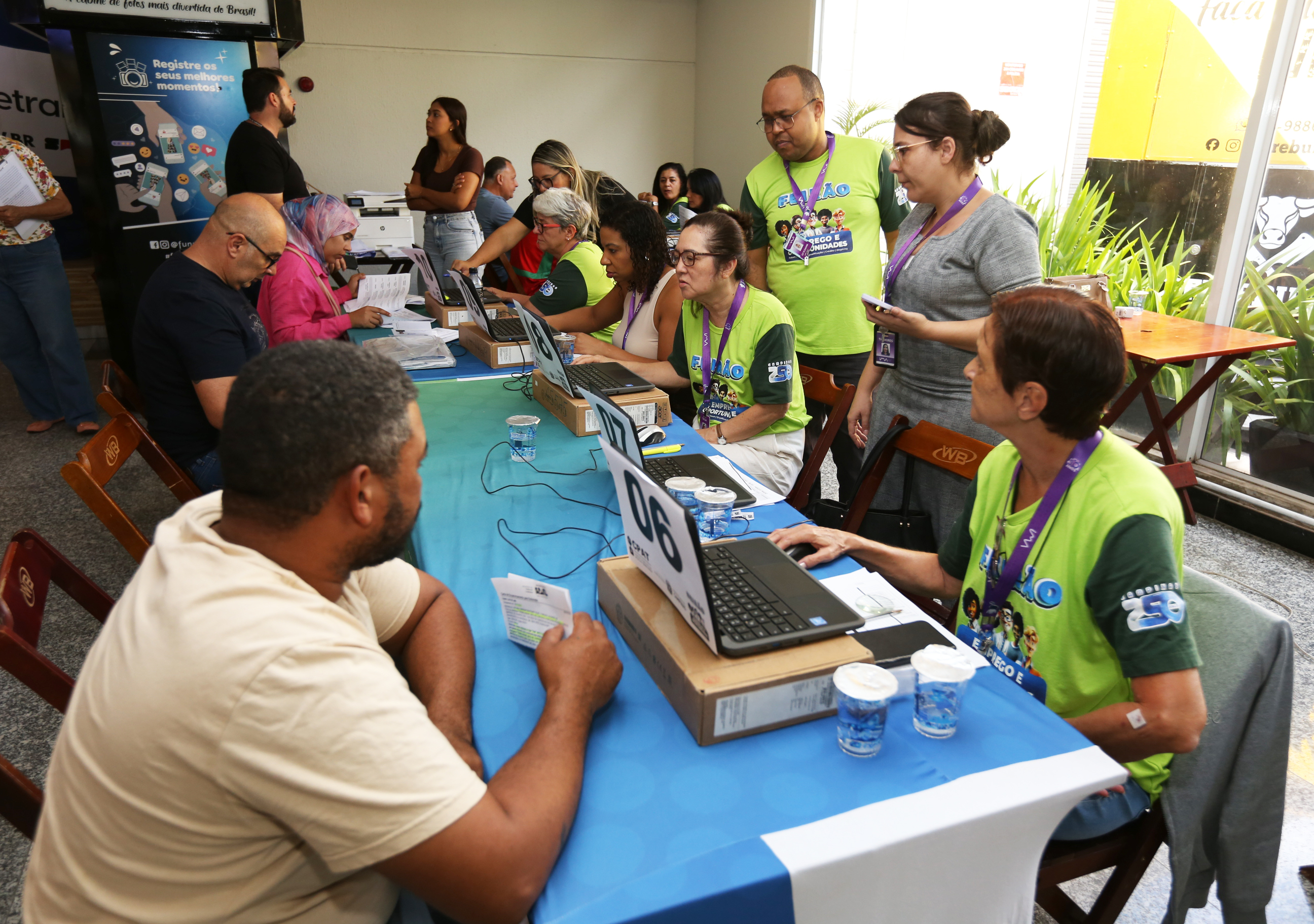 Evento no Shopping Parque das Bandeiras reúne 24 empresas e oferece oportunidades em diferentes áreas profissionais