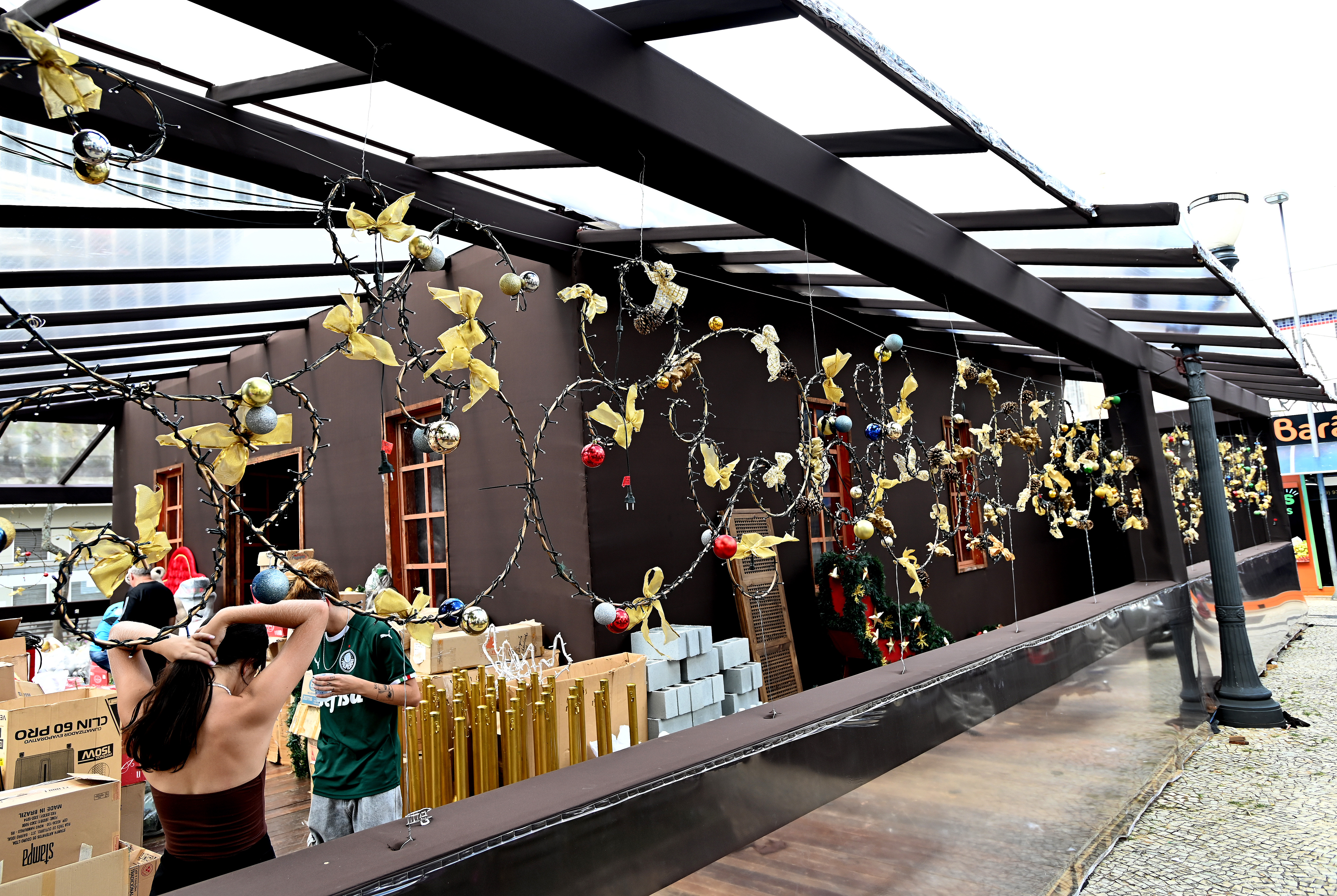 Vila do Bom Velhinho está sendo montada e quem for visitá-la vai encontrar uma casa varandada, climatizada e com muita tecnologia