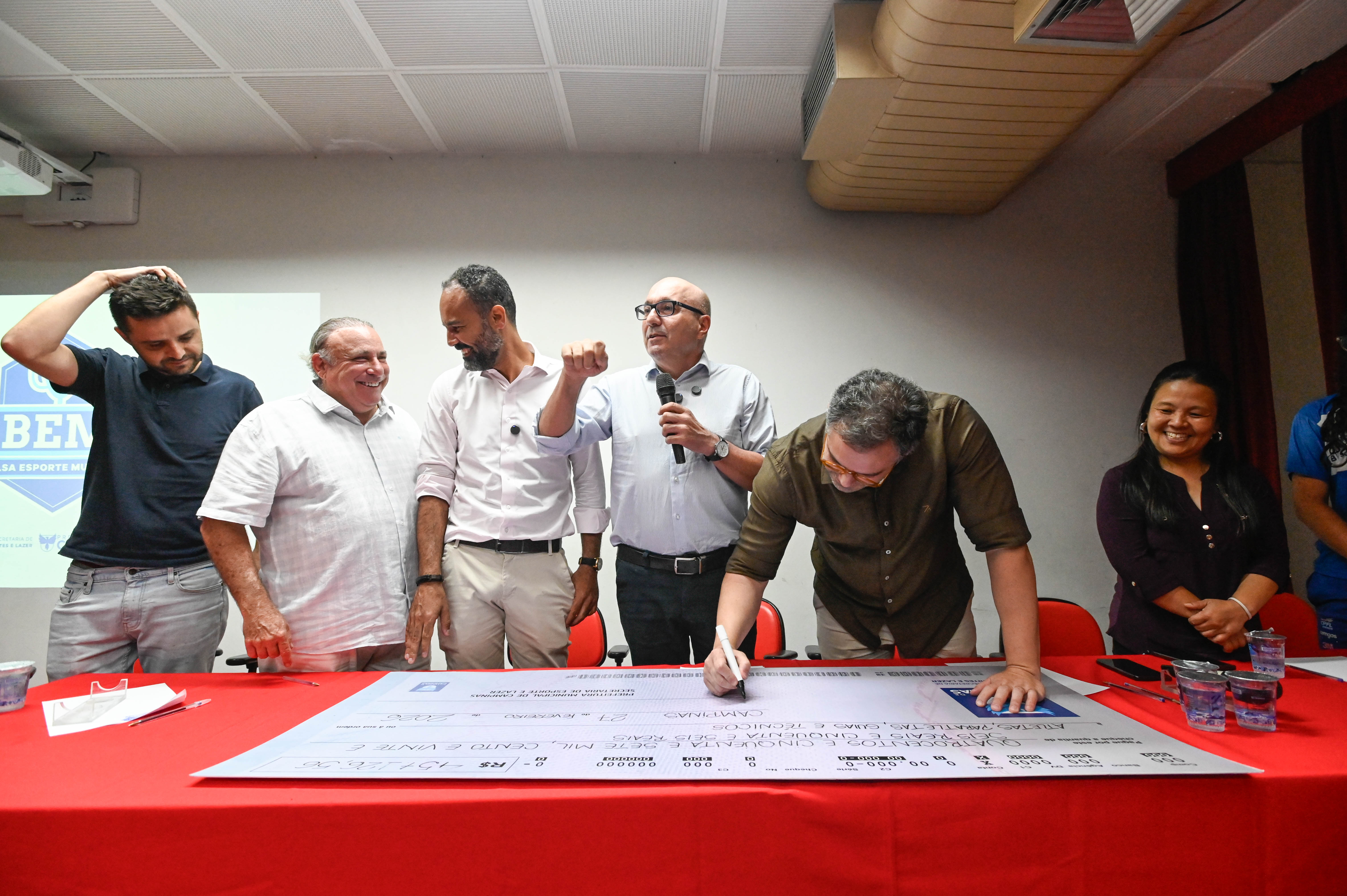 Prefeito destacou que a tendência é aumentar o número de beneficiados e o auxílio nos próximos anos