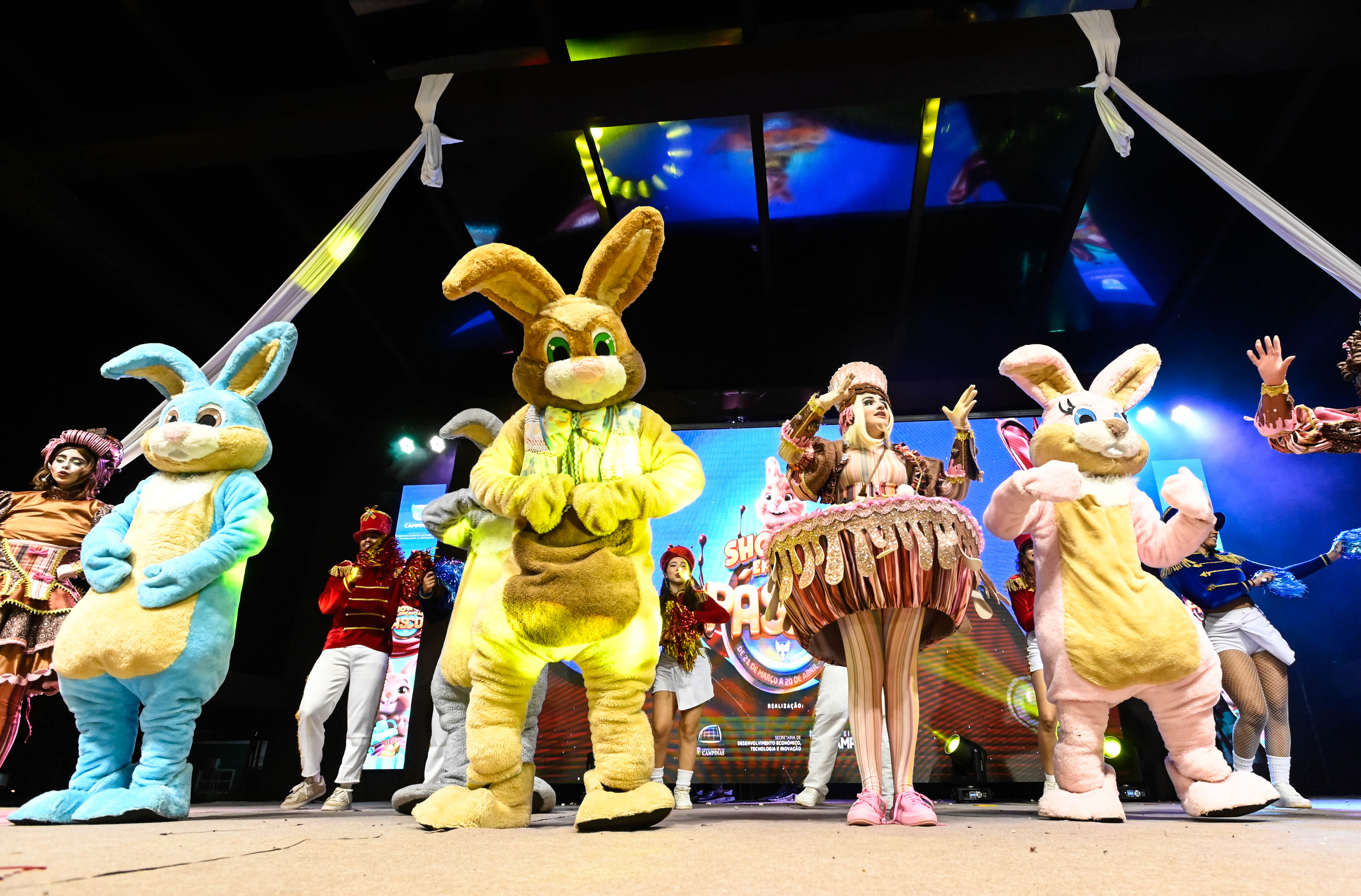 A família do senhor Coelho no encerramento do show