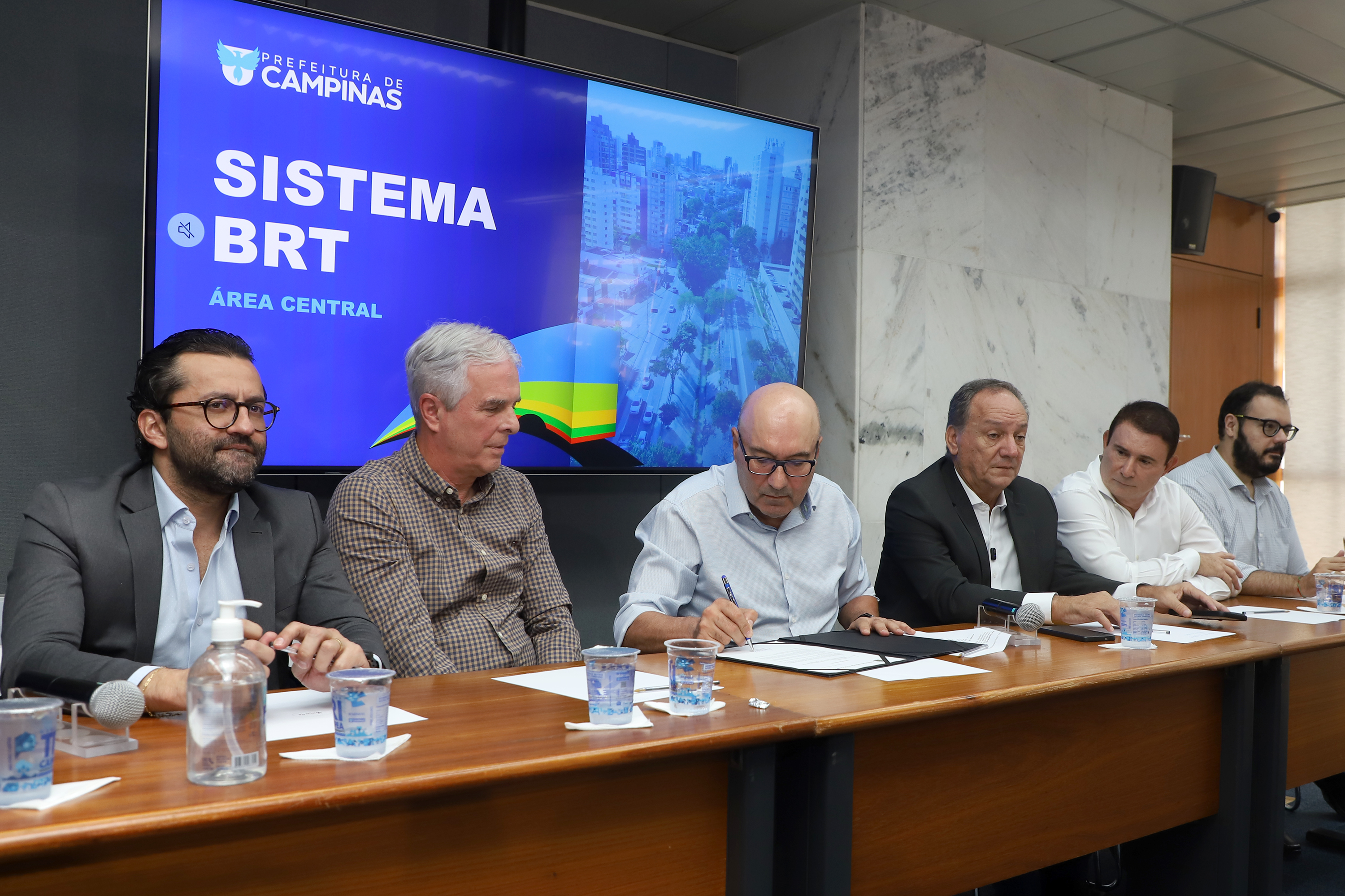 Prefeito assina Ordem de Serviço para início das obras
