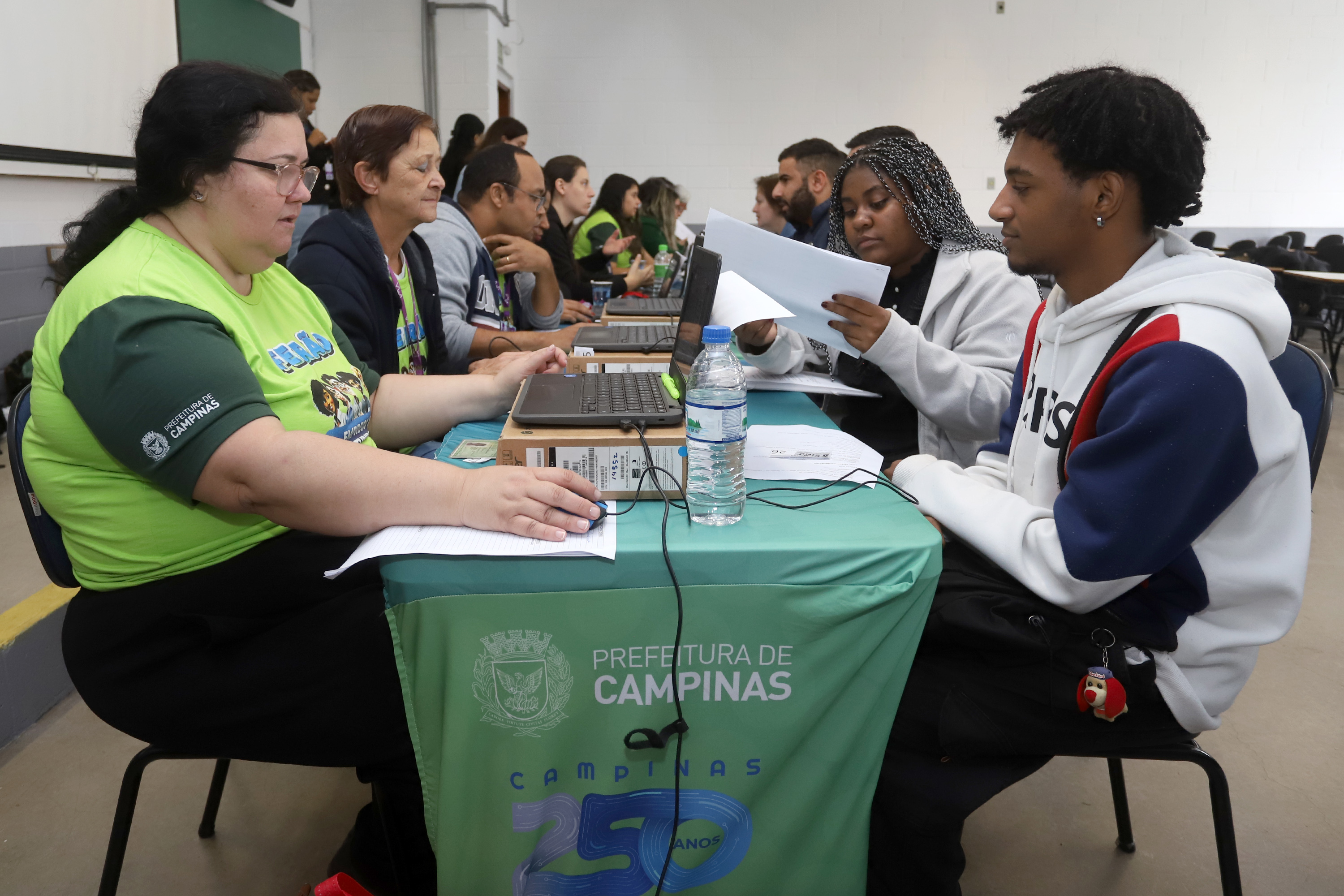 Secretaria de Trabalho e Renda orienta candidatos e ajuda a encontrar as vagas compatíveis