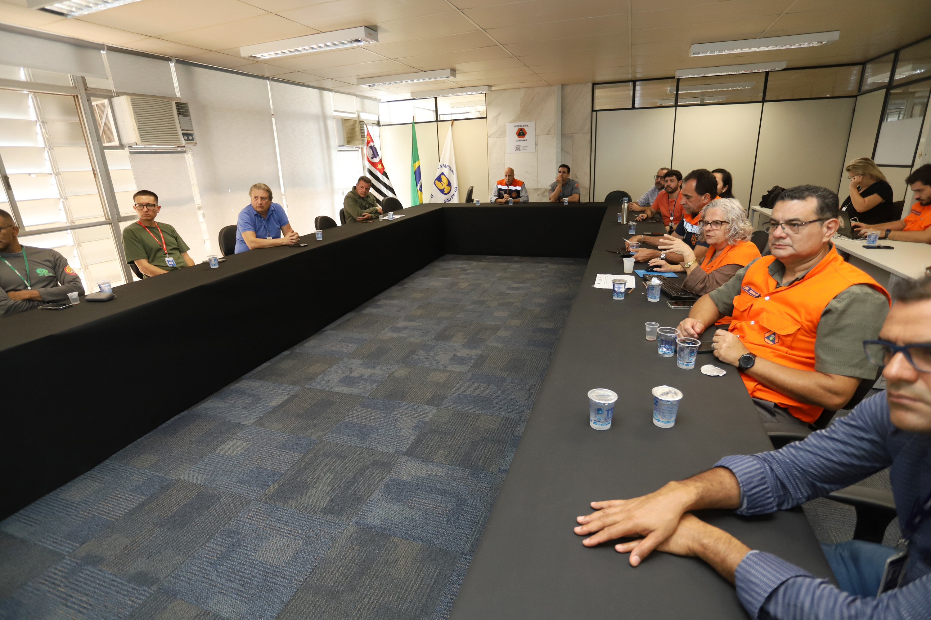 Reunião foi realizada na Sala de Resiliência do Paço Municipal 