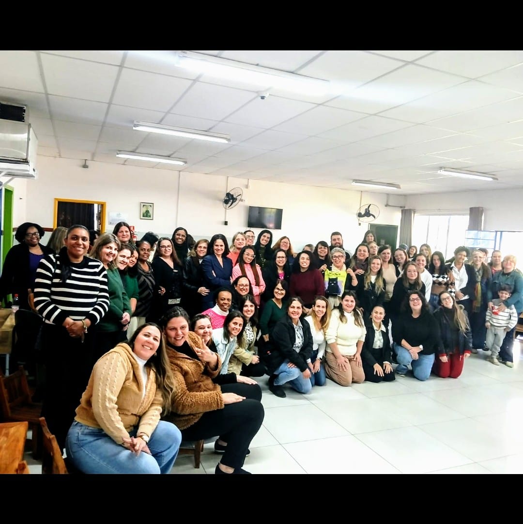 Temas da área de direitos humanos estão sendo discutidos com profissionais e comunidade 