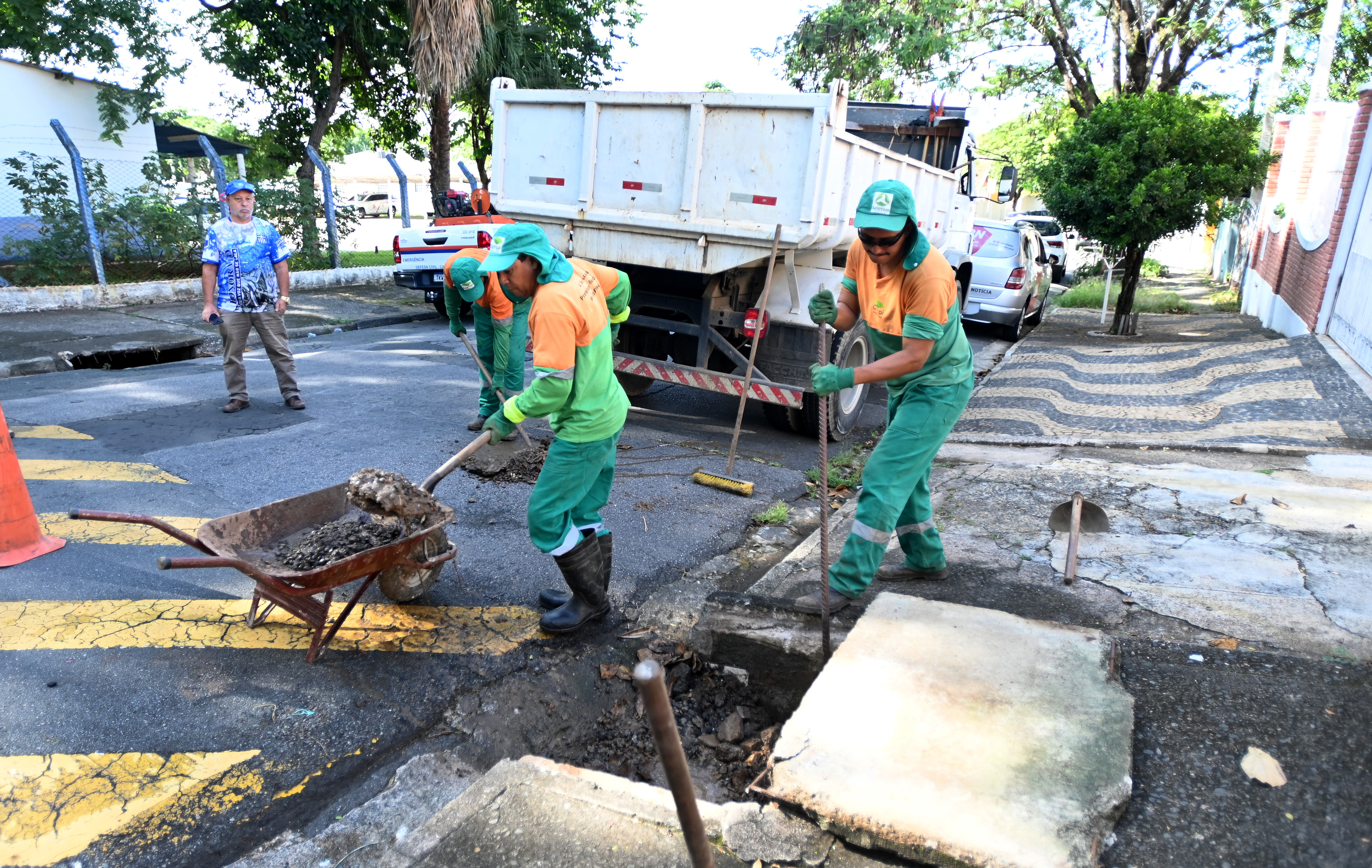 A limpeza e a desobstrução de bocas de lobo serão feitas pelas equipes no mutirão 