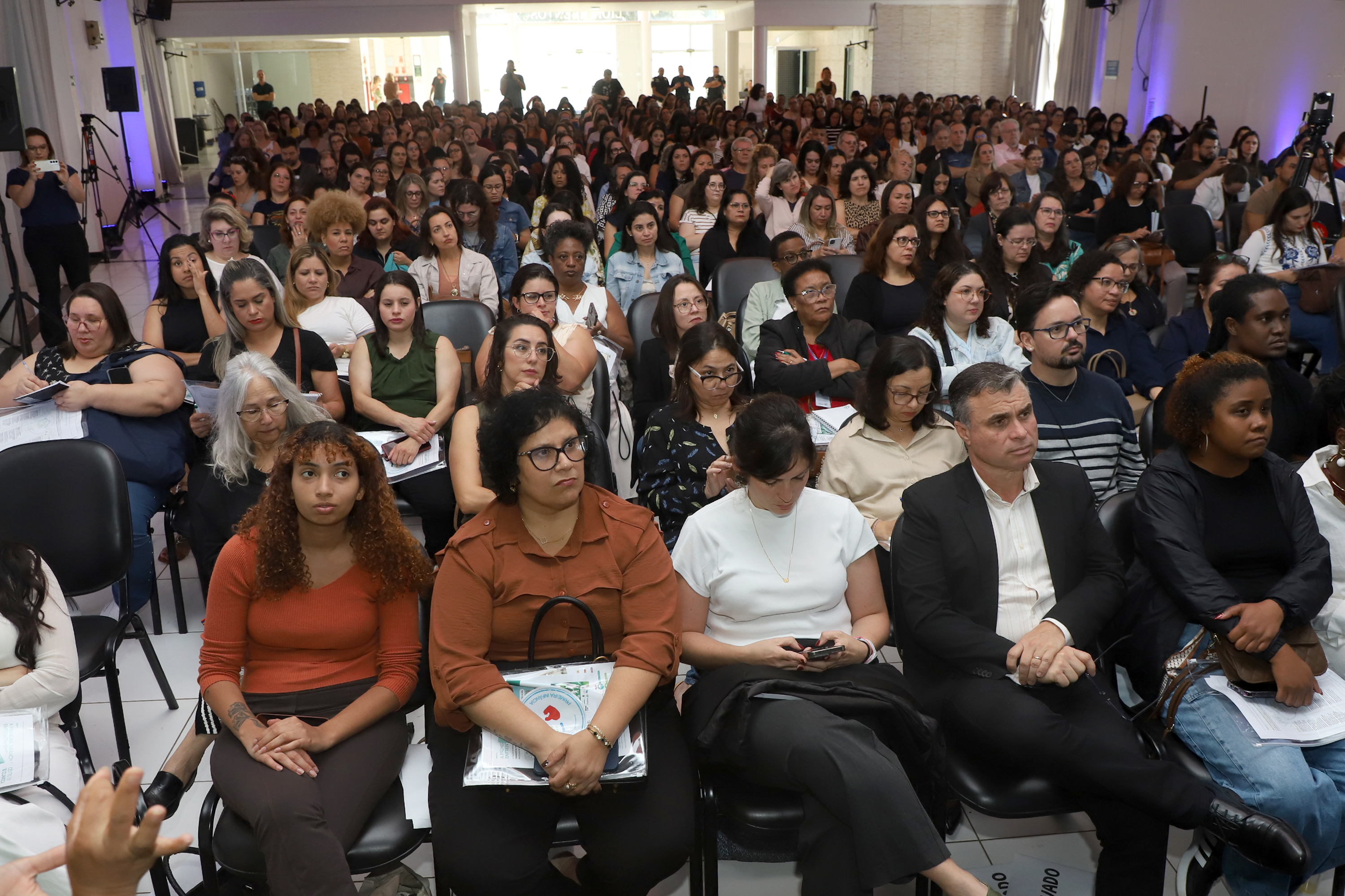 Evento reuniu 700 pessoas, entre profissionais e especialistas, para discutir os efeitos das transformações climáticas na vida, no desenvolvimento e nos territórios onde as crianças crescem 