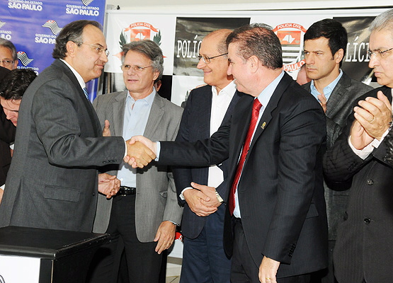 Prefeito cumprimenta secretário de Segurança Pública, Fernand