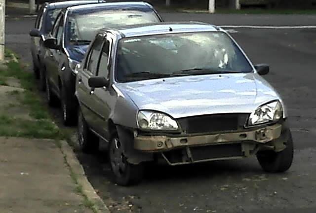 O carro onde estavam os jovens
