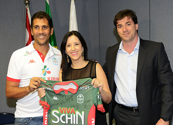 Maurício, Sandra e Henrique comemoram título