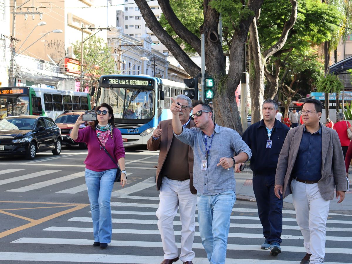 Grupo conhece equipamentos no cruzamento da avenida Dr. Campos Sales com Francisco Glicério