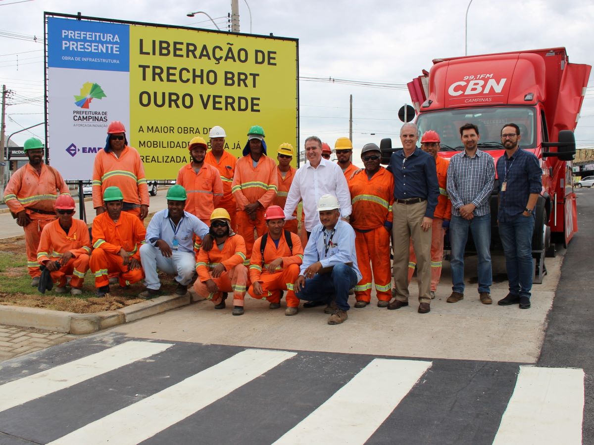 Prefeito e secretário agradeceram aos funcionários da Emdec e trabalhadores da obra