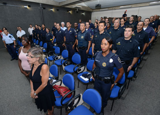 Foto geral com formandos e público
