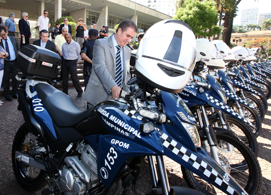 Prefeito inspeciona novas motos