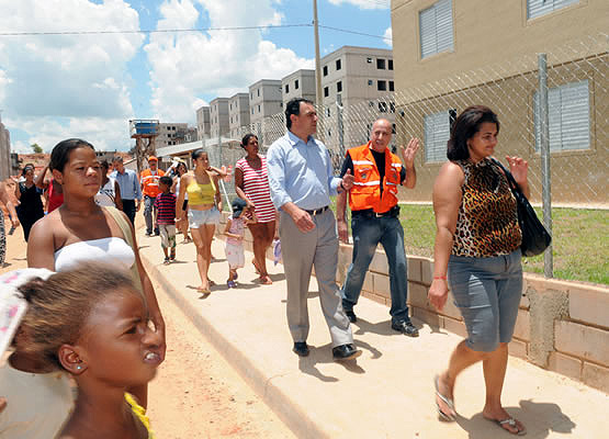 Secretário Carlos Henrique Pinto no Residencial Bassoli