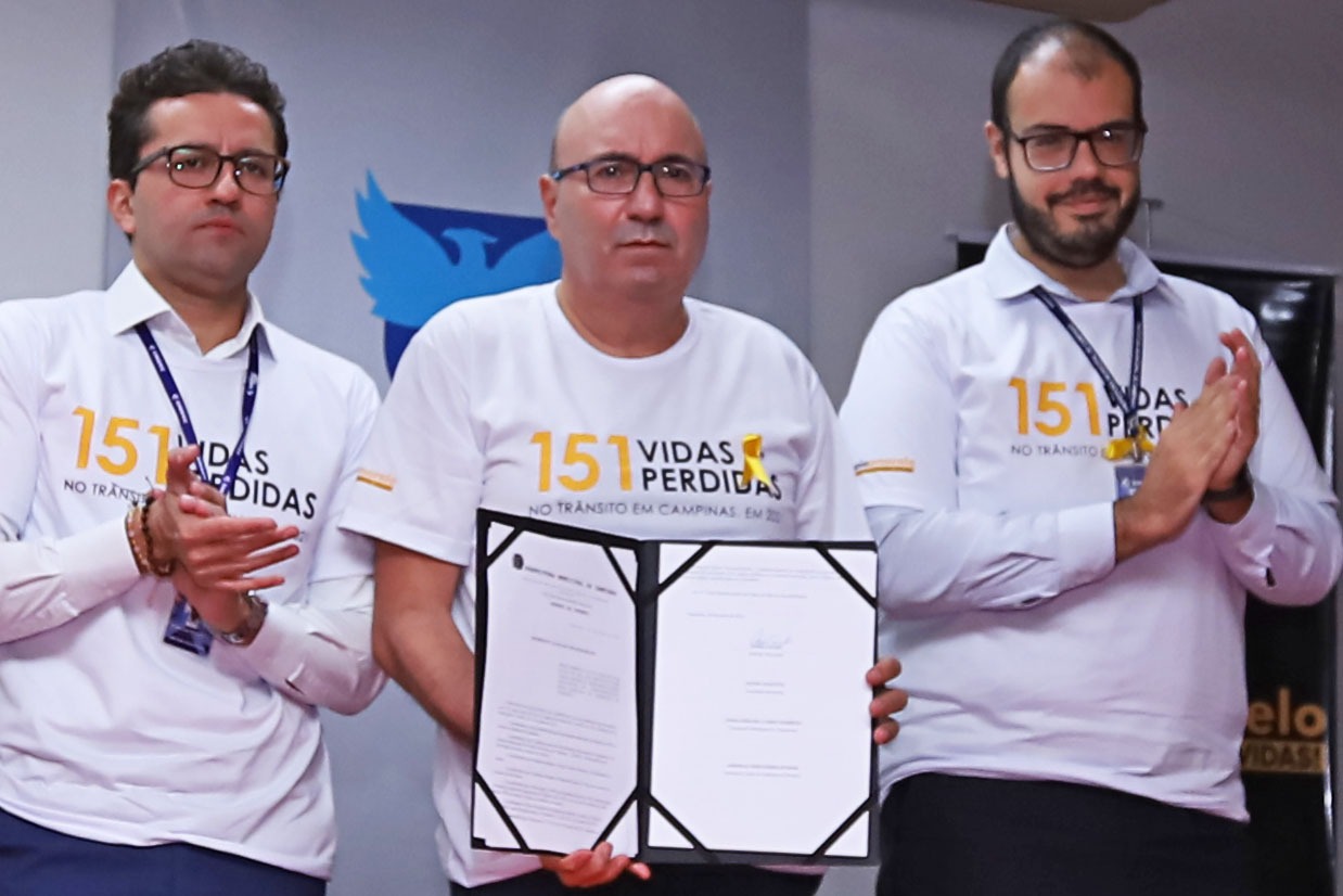 Prefeito Dário Saadi com o presidente da Emdec, Vinícius Riverete, e o secretário de Transportes, Fernando de Caires, no lançamento da campanha Maio Amarelo, de redução dos acidentes de trânsito em Campinas