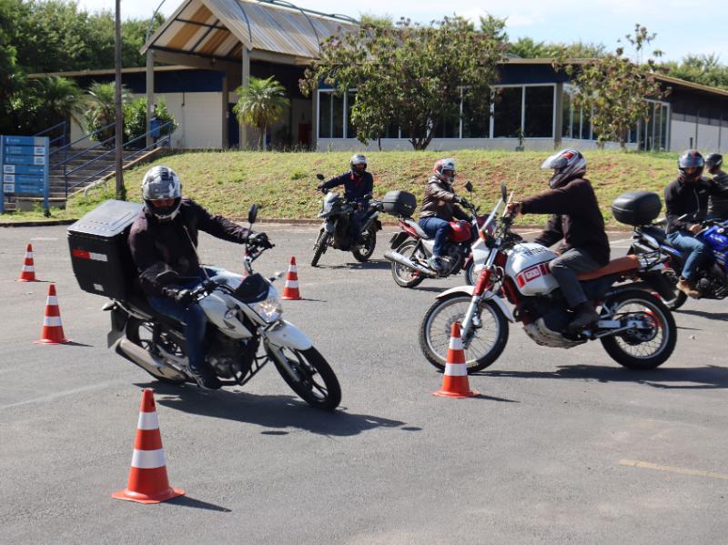 Dezesseis motociclistas participara