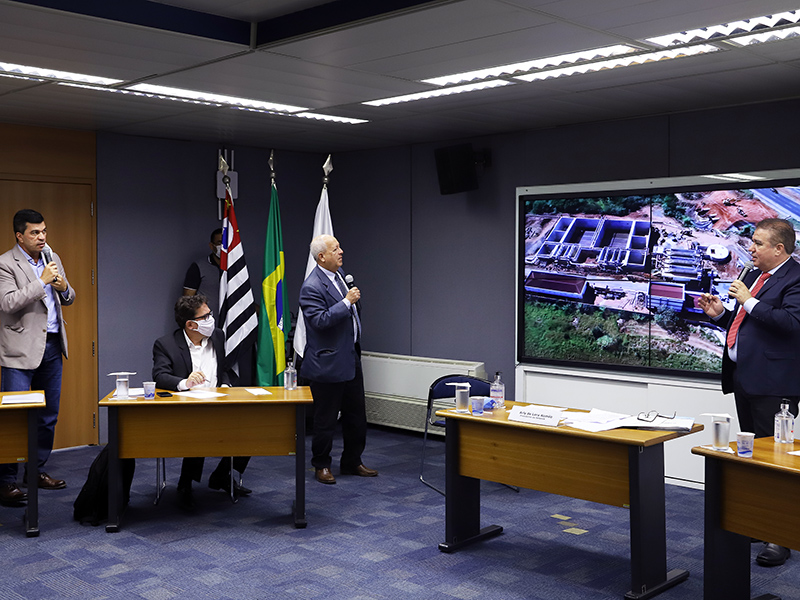 Prefeito mostra obra da Sanasa: ETE/Epar Boa Vista