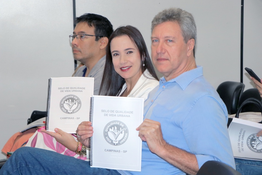 Secretária de Urbanismo, Carolina Baracat Lazinho, e secretário do Verde, Rogério Menezes, comemoraram resultado