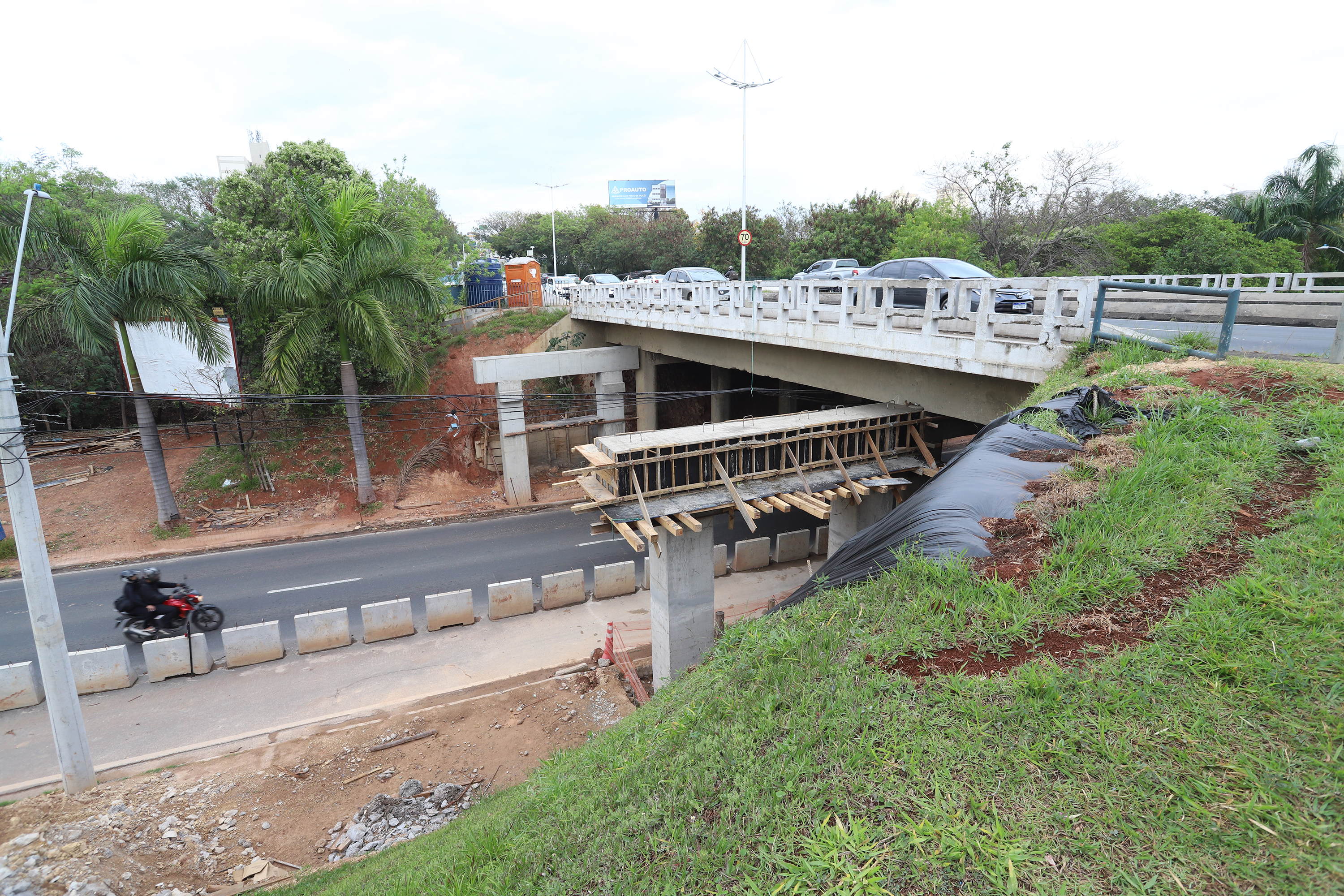  Com a intervenção, a avenida passará a ter três faixas de rolamento também sobre o viaduto,  ampliando a capacidade viária da via