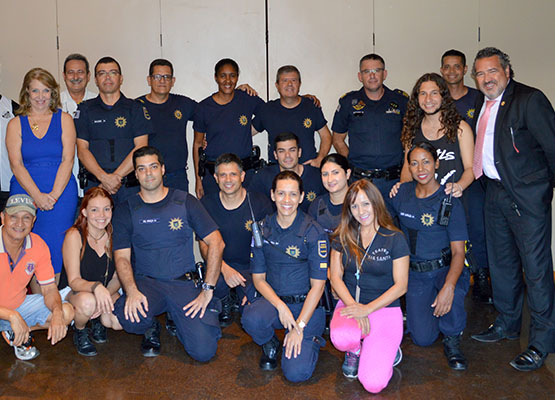 "Atores" com secretário, alunos e professores