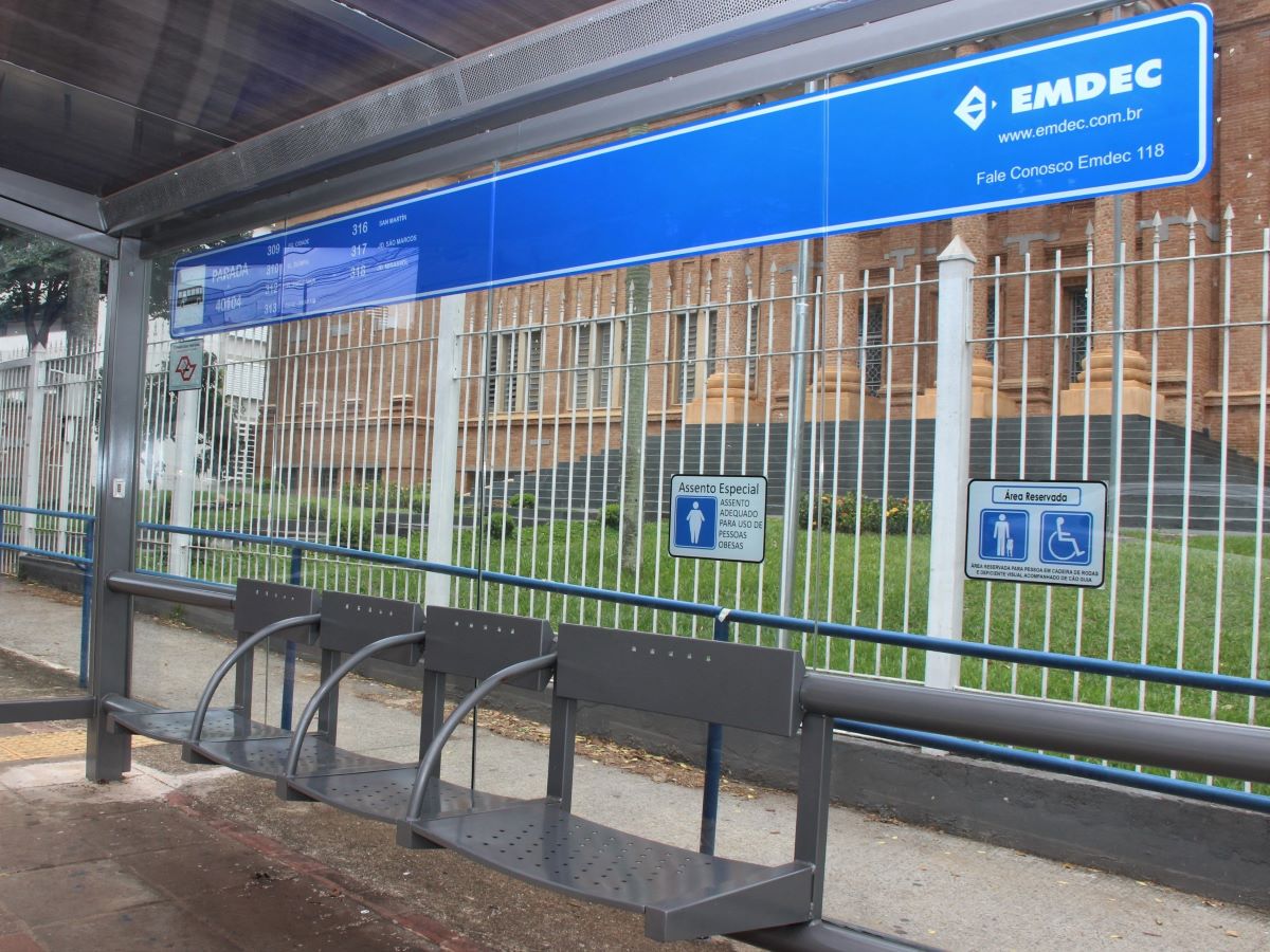 Abrigo na Avenida Brasil