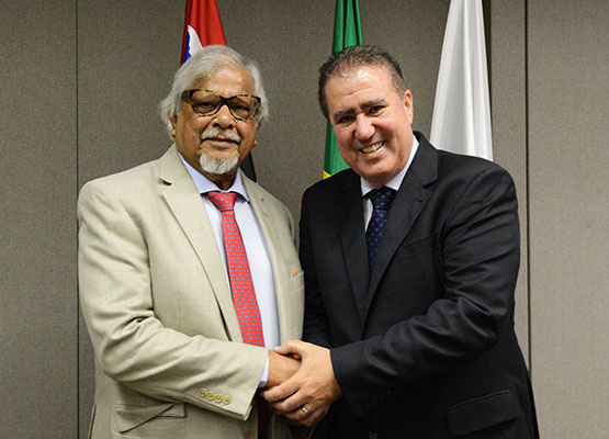 Arun Gandhi e o prefeito Jonas Donizette