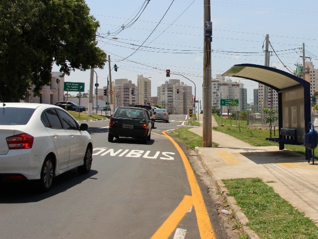 Remodelação incluiu novo ponto de ônibus