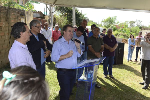 Prefeito explicou importância da coleta de esgoto para a saúde