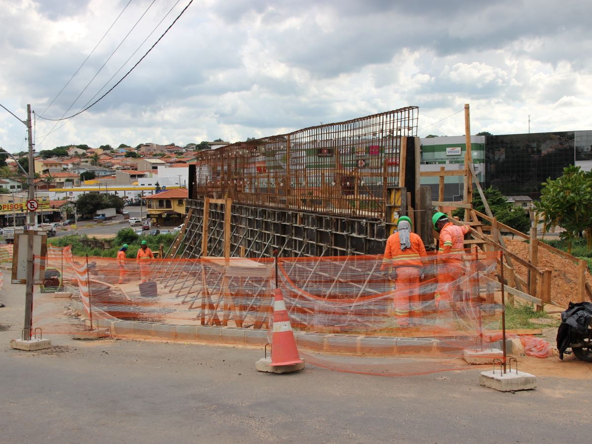 Emdec interdita totalmente o tráfego de veículos da Ruy Rodriguez