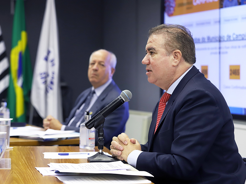 Prefeito de Campinas, Jonas Donizette, e presidente da Sanasa, Arly de Lara Romêo: benefício para população mais vulnerável