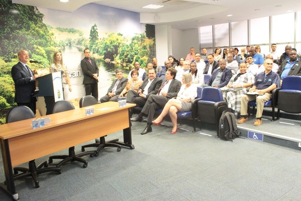 Presidente Arly de Lara Romêo dá as boas-vindas aos sul-africanos