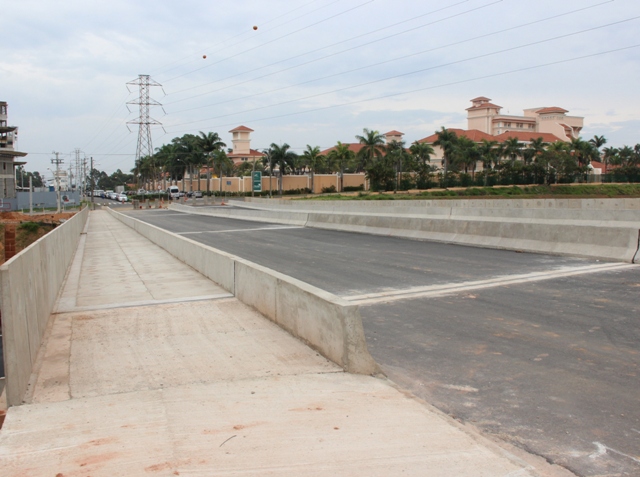 Viaduto construído pelo Royal Plam Plaza