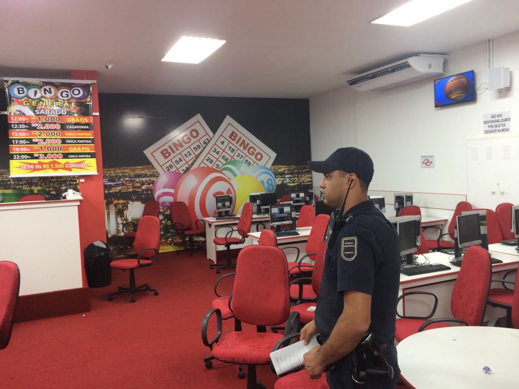 Guardas municipais fazem ação para fechamento de bingo