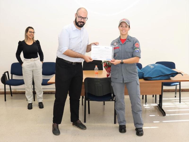 Secretário de Transportes, Fernando de Caires, agradeceu a bombeira educadora Raquel Rímoli