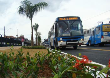 Ônibus circulando em Campinas