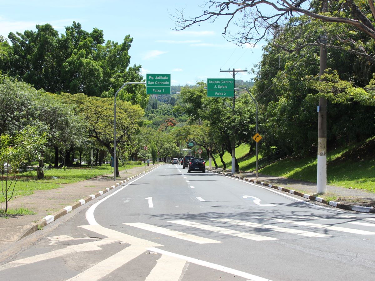 Ação vista orientar os ciclistas que praticam esportes em Sousas