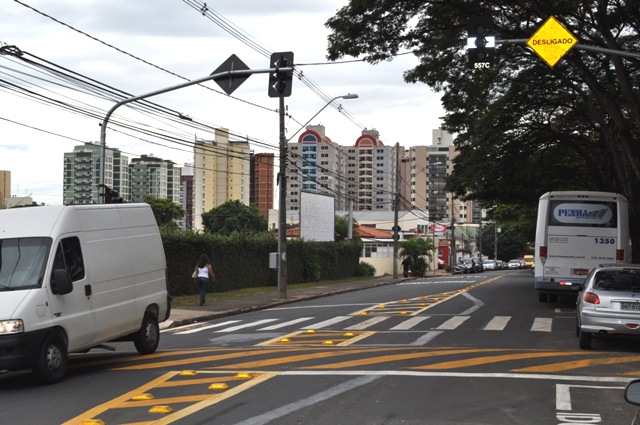Foram demarcadas novas vagas de estacionamento para idosos e portadores de deficiência