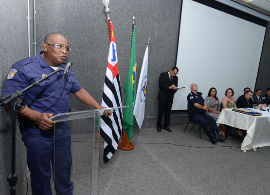 Claudio Ribeiro falando em nome dos formandos