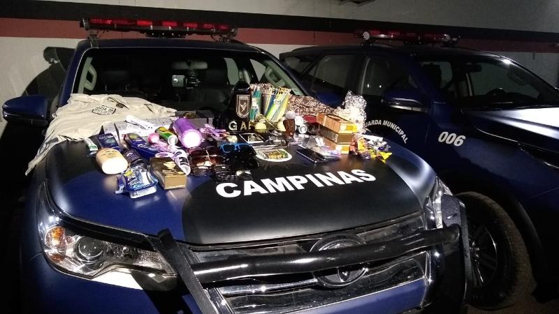 Na casa dos acusados, guardas encontraram vários objetos roubados