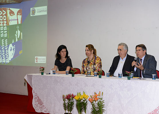 Representante do Ministério da Saúde na abertura do evento