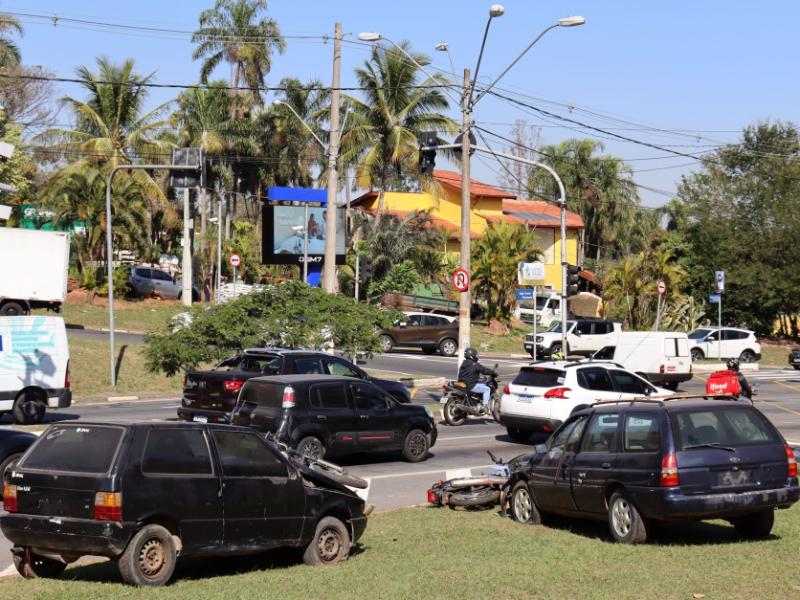 Campanha tem cartazes em ônibus e divulgação em redes sociais e rádio