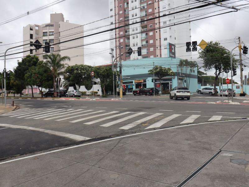 Secretaria de Serviços Públicos realizou reparos no pavimento para a implantação da sinalização