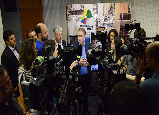 Prefeito anunciou a adesão do Recap durante coletiva de imprensa