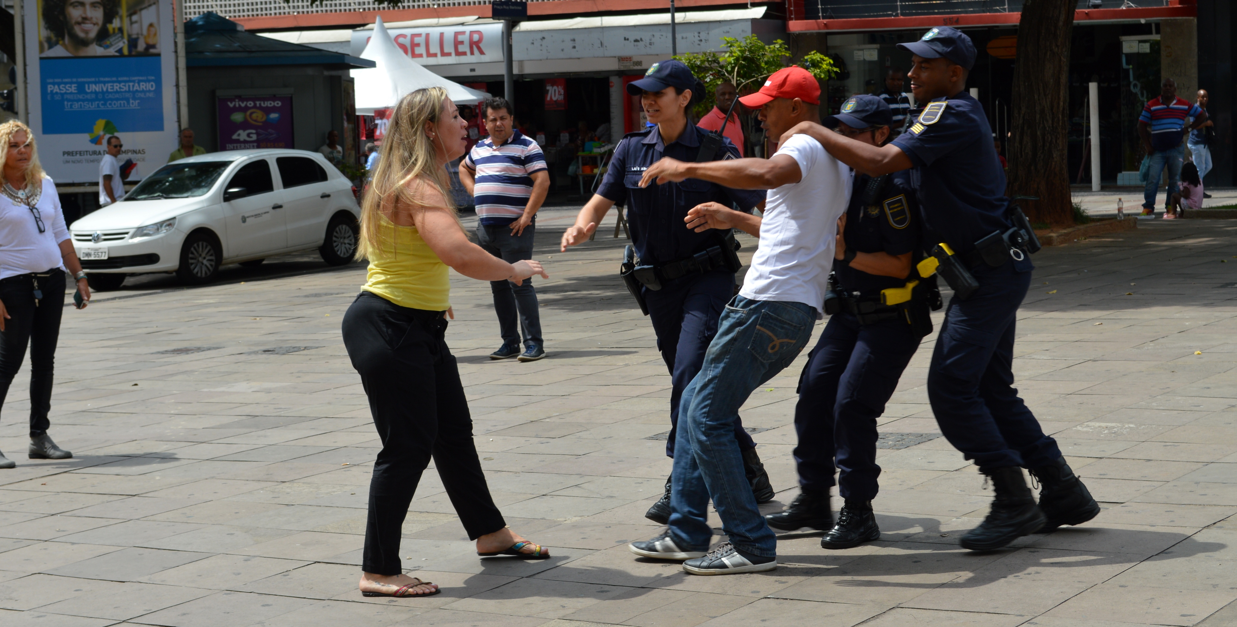 GMs à paisana simularam briga de casal