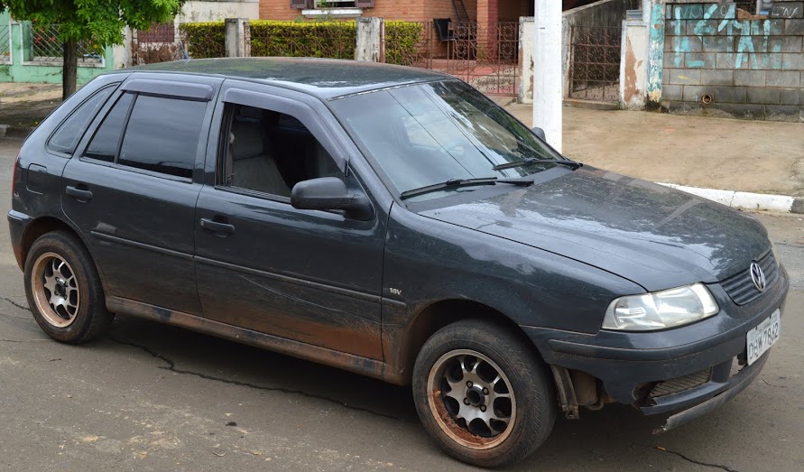 Carro foi recuperado vinte e cinco minutos após o roubo